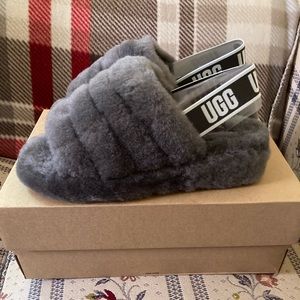 Ugg’s Fluff Yeah Slide size 8. New in box and comes with bag